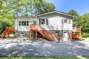 Simply Stunning 4BD House Among Lakes with Gameroom & Sauna